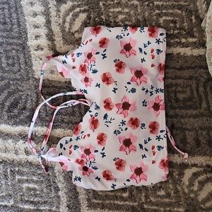 Size M bikini top with flowere